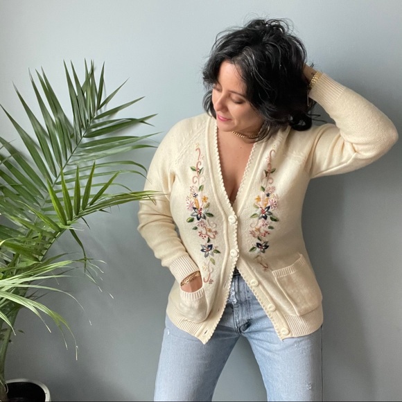 Vintage Lambswool Embroidered Cardigan NWOT - Picture 6 of 11